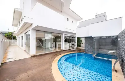 Sobrado à venda – Jardins Madri – 5 quartos, 4 suítes, área de lazer completa