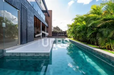 Sobrado à Venda no Condomínio Portal do Sol Green – Esquina, Projeto Exclusivo e 4 Suítes Plenas