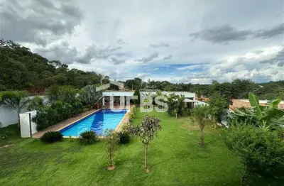 Senador Canedo – Casa com lazer completo, 1.250m², 4 quartos, próximo ao Terras Alpha, Vista livre