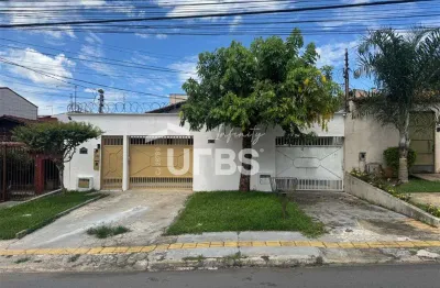 Casa com 3 quartos à venda na Avenida das Espatódias, Parque das Laranjeiras, Goiânia