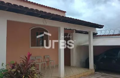 Casa com 3 quartos à venda na Avenida África, Tibery, Uberlândia