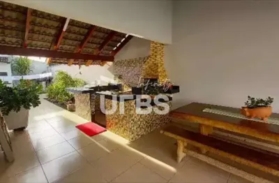 Casa com 3 quartos à venda na Rua Angra dos Reis, Granada, Uberlândia