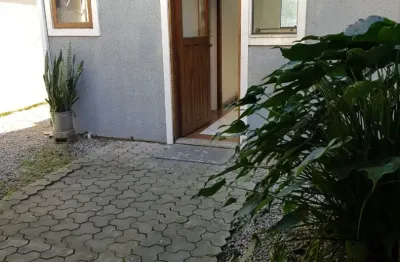 Casa sobrado geminado á venda no bairro Carianos,abaixo do valor de mercado.