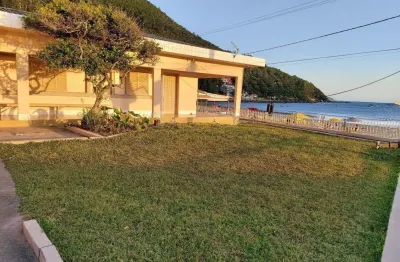 Casa á venda pé na areia no Pântano do sul - Florianópolis,imóvel único e exclusivo ,tenha a praia como parte do seu quintal e sinta a sensação em fazer parte da natureza