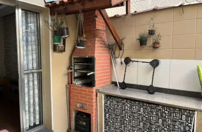 Sobrado 2 Dormitórios em Vila Fechada. Excelente Localização