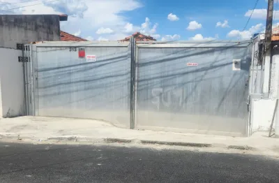 Casa térrea no Tucuruvi com 2 dormitórios, sala, cozinha, despensa, 1 vaga para auto tipo SUV