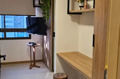 OPORTUNIDADE IMPERDÍVEL – Apartamento Mobiliado para Locação  Conforto, praticidade e segurança em localização privilegiada!   Valor (todas as taxas inclusas): • Contrato anual: R$ 2.900,00/mês   Fede