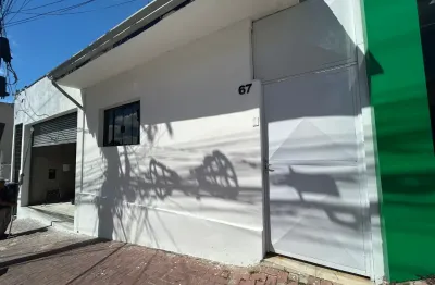 Casa comercial para locação no Centro de Ferraz de Vasconcelos