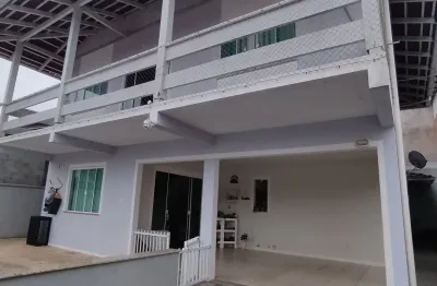 Casa confortável em excelente localização, próximo ao centro.