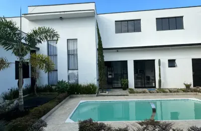 Chácara  em mogi com closet, lavado, piscina, churrasqueira. 2 suítes, uma master