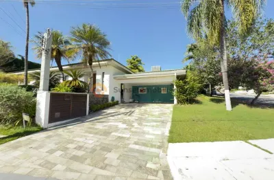 Exclusividade e privacidade  - casa de esquina com  estrutura para lazer, academia e mezanino em localização nobre