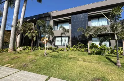 Mansão contemporânea com 5 suítes, elevador e lazer completo com vista permanente para a mata em alphaville