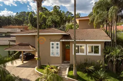 Residência contemporânea com 5 dormitórios, pé-direito duplo e lazer completo em alphaville