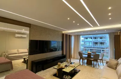 Apto a venda de alto padrão com 3 suítes localizado na península