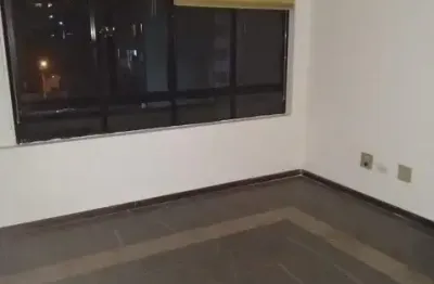 Sala comercial com 2 salas à venda na Rua Vinte e Quatro de Maio, 1, Centro, Curitiba