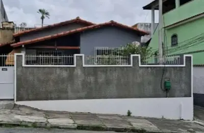Casa com 2 quartos para alugar na Rua das Azaléas, 267, Vila Valqueire, Rio de Janeiro