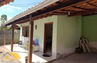 Casa linear de 3 quartos e 1 suíte na praça da furunfa