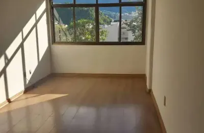 Vendo apartamento no centro com 2 quartos mais dependência completa e elevador