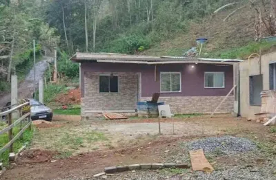Vendo mini chácara com 1000 mts², casa com dois quartos e sauna