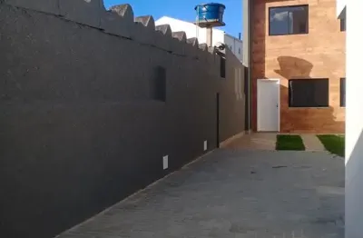 Sobrado triplex 3q em rua tranquila bairro uberaba - curitiba pr