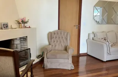 Casa térrea com piscina localizada na zona norte próximo a avenida dom joaquim