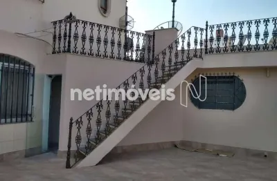 Área Privativa à venda na Sagrada Família, ampla, 03 Quartos