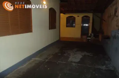 Casa com 2 quartos à venda na Rua São Julião, Nova Floresta, Belo Horizonte