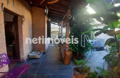 Casa com 3 quartos à venda na Rua Jacques Luciano, Sagrada Família, Belo Horizonte