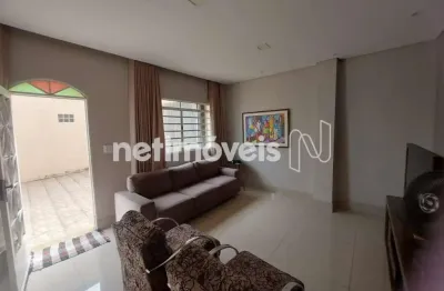 Casa com 3 quartos à venda na Rua Itapetinga, Cachoeirinha, Belo Horizonte