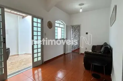Casa com 3 quartos à venda na Rua Jataí, Concórdia, Belo Horizonte