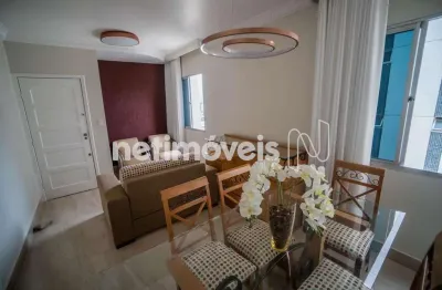 Apartamento de 2 quartos com elevador e 2 vagas no Sagrada Família