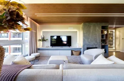 Apartamento mobiliado, decorado e equipado, com 3 suítes e lavabo!