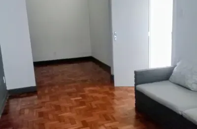 Alugo casa na rua teresa 455 com 2 salas, 1 quarto, cozinha,  banheiro,  área, varanda, não tem garagem. r$ 1.500,00 já incluso iptu. tratar 24 99966-1652