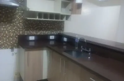 Casa toda reformada com sala, 2 quartos sendo 1 suíte com hidromassagem,  cozinha,  banheiro,  area,  terraço,  não tem garagem.  Não é permito cachorro.