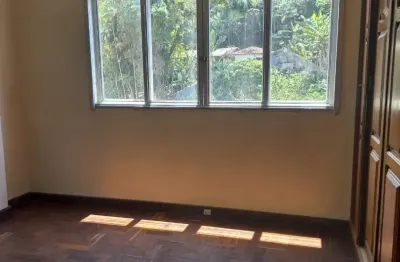 Apt proximo ao Centro, ensolarado com sala, quarto amplo com armário embutido, cozinha,  banheiro,  área, R$ 1.500,00 já incluso condomínio e IPTU