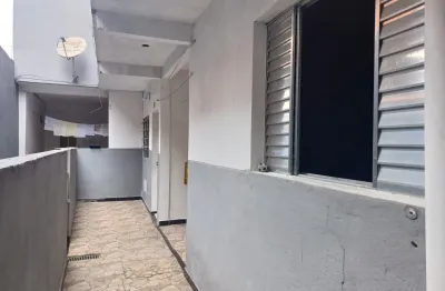 Kitnet / Stúdio para alugar na Rua Cortegaca, 01, Jardim Guaruja, São Paulo