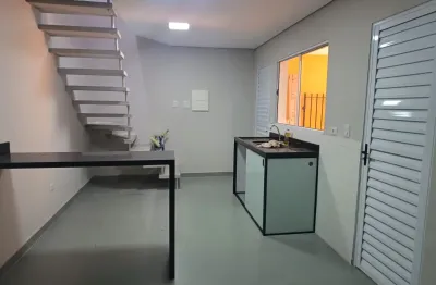 Sobrado  de 2 dorms  sendo 2 suites  1 banheiro com vaga semi independente  campo limpo pq esmeralda