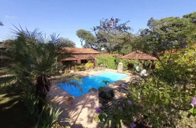 Maravilhoso sitio, lazer completo, condomínio fechado-quinta das esmeraldas!!!