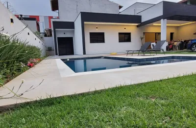 Excelente Casa Térrea em Bairro Tranquilo, Próximo a Fernão Dias em Atibaia-SP