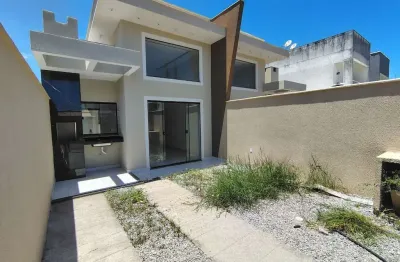 Linda casa de 2 quartos em rio das ostras no enseada das gaivotas, última unidade!