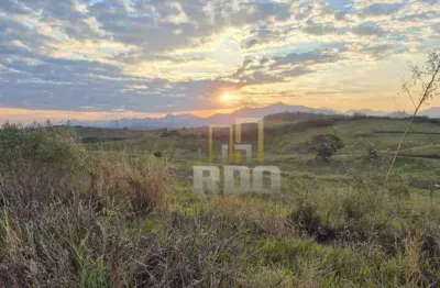 Terreno com área total de 360 metros quadrados no condomínio green village .