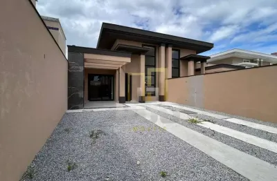 Casa linear em meio terreno, com 3 dormitórios e varanda gourmet, alto padrão no Recreio Rio das Ostras-RJ