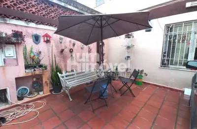 Seu novo lar! sobrado à venda na saturnino dos santos– amplo e bem localizado