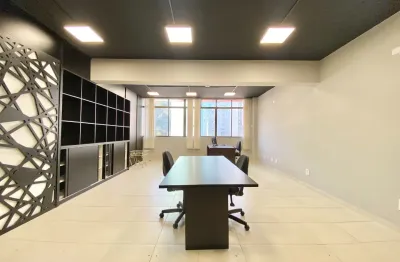 Sala comercial mobiliada para locação no Centro com 107m² próximo ao Passeio Público