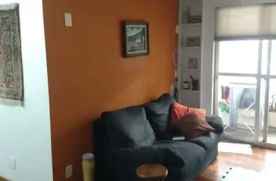 Apartamento para venda possui 80m² com 2 dormitórios, 1 suite, 2 vagas.