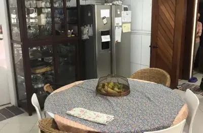 Apartamento disponível no Condomínio Florenza com 4 dorms e 4 vagas