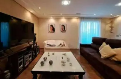 Sobrado para venda possui 425 metros quadrados com 4 suítes em São Caetanodo Sul.