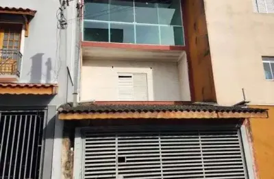 Sobrado para venda possui 302 metros quadrados com 3 quartos em Jardim Guapituba - Mauá - SP