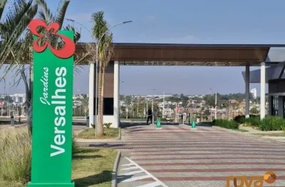 Terreno em condomínio fechado à venda na rua magnólia, 13, jardins versalhes, aparecida de goiânia por r$ 270.000