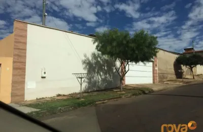 Casa com 4 quartos à venda na rua fl46, 1, parque das flores, goiânia por r$ 691.000